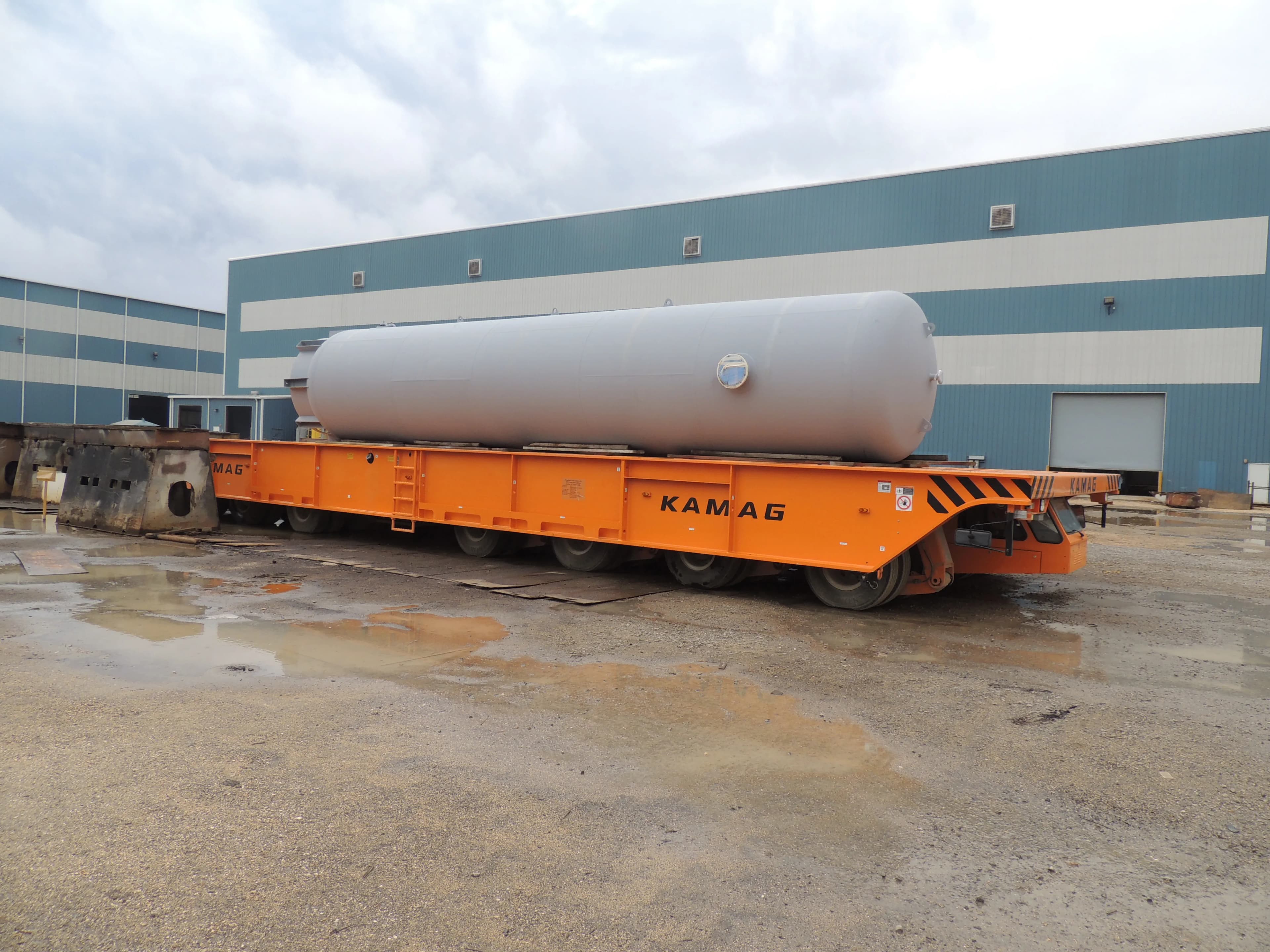 KAMAG transporter carrying a large tank module between fabrication bays